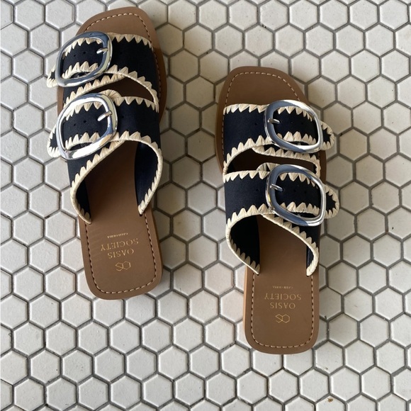 Oasis Society Tivoli Black Buckle Slide Faux Leather Sandal Size 6.5 NWT - Picture 2 of 11
